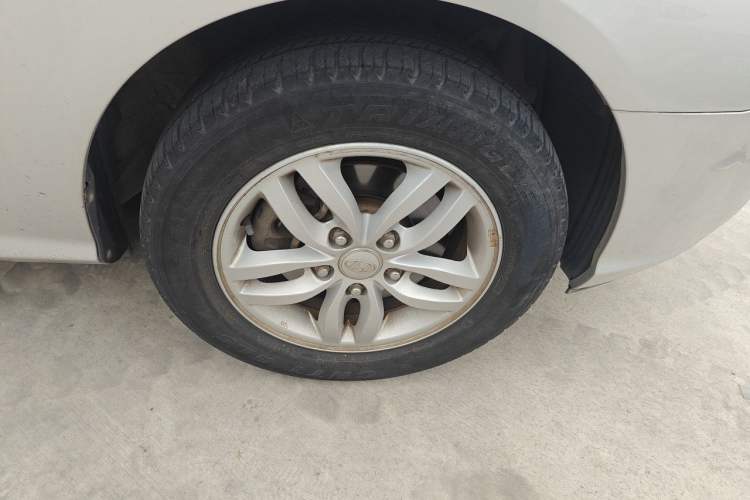 Used Hyundai Celesta 2011 1.6L Manual Comfort Edition Right Front Wheel Hub