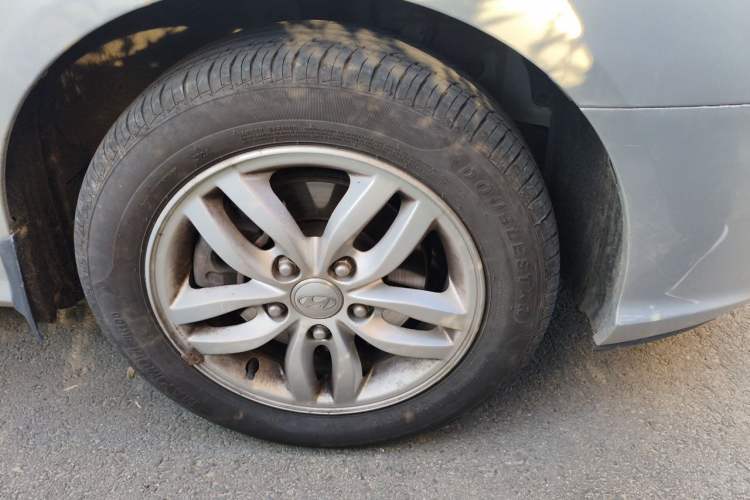 Used Hyundai Celesta 2011 1.6L Automatic Comfort Edition Right Front Wheel Hub