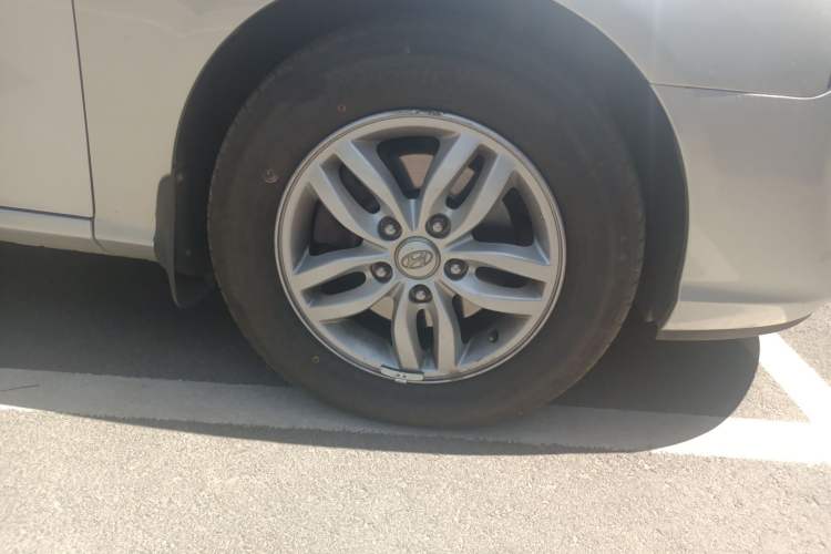 Used Hyundai Celesta 2011 1.6L Automatic Luxury Version Right Front Wheel Hub