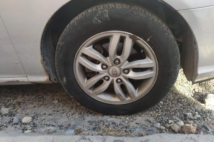 Used Hyundai Celesta 2011 1.6L Automatic Comfort Edition Right Front Wheel Hub