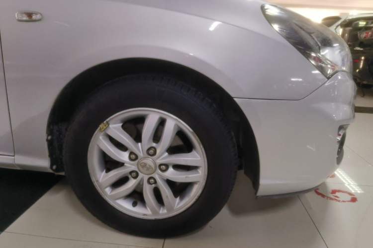 Used Hyundai Celesta 2011 1.6L Automatic Comfort Edition Right Front Wheel Hub