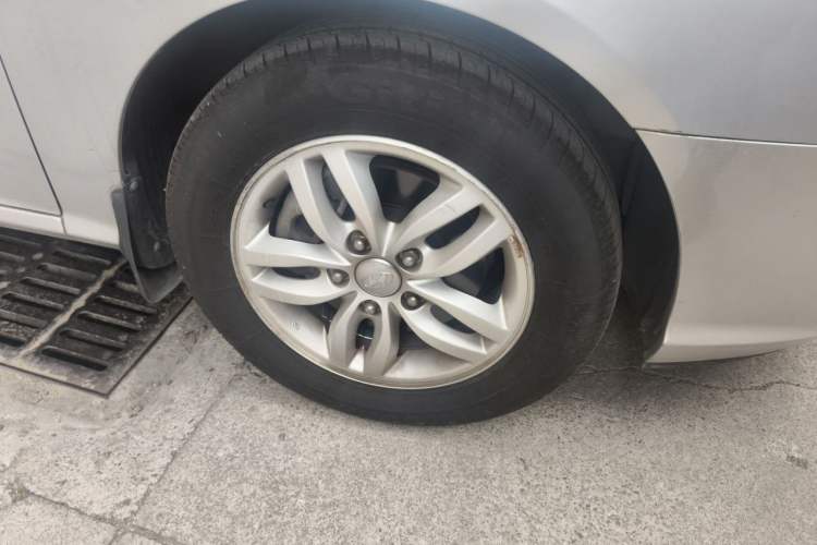 Used Hyundai Celesta 2011 1.6L Automatic Comfort Edition Right Front Wheel Hub