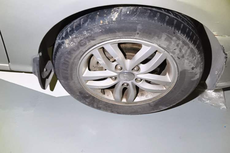 Used Hyundai Celesta 2011 1.6L Automatic Luxury Version Right Front Wheel Hub
