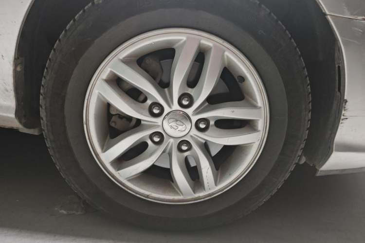 Used Hyundai Celesta 2011 1.6L Manual Comfort Edition Right Front Wheel Hub