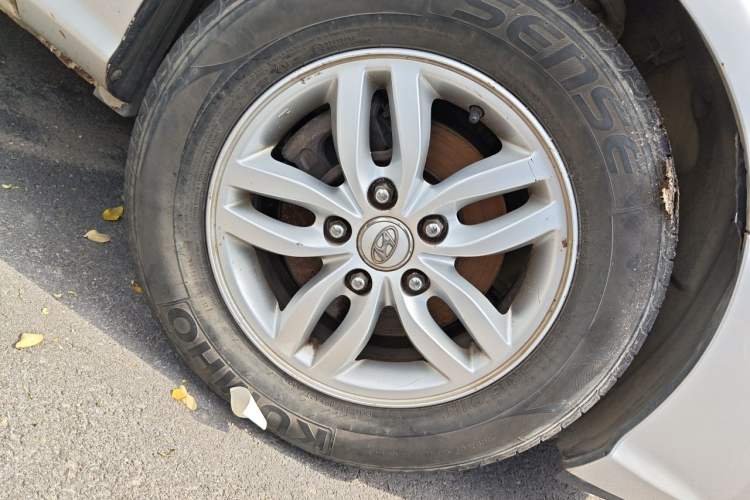 Used Hyundai Celesta 2011 1.6L Manual Comfort Edition Right Front Wheel Hub