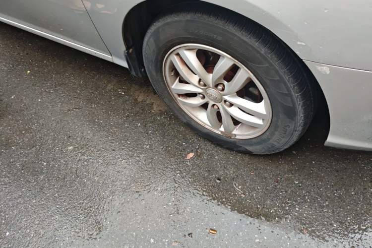 Used Hyundai Celesta 2011 1.6L Automatic Comfort Edition Right Front Wheel Hub