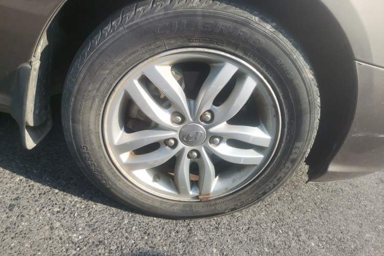 Used Hyundai Celesta 2011 1.6L Automatic Comfort Edition Right Front Wheel Hub