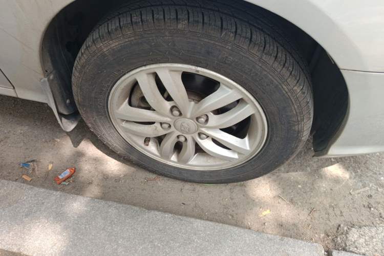 Used Hyundai Celesta 2011 1.6L Manual Comfort Edition Right Front Wheel Hub
