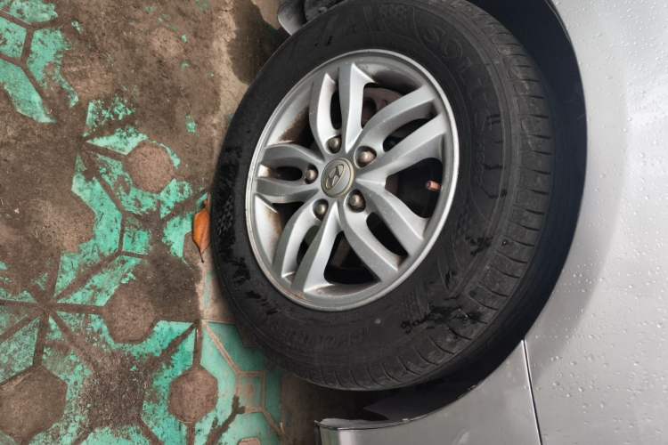 Used Hyundai Celesta 2011 1.6L Manual Luxury Model Right Front Wheel Hub