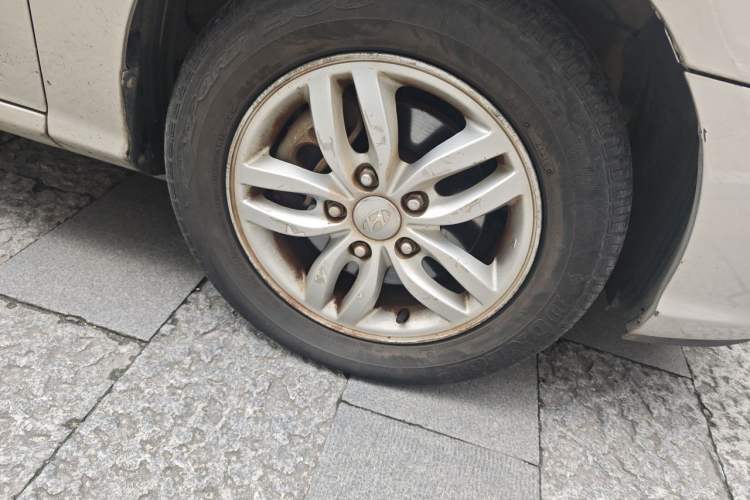 Used Hyundai Celesta 2011 1.6L Manual Comfort Edition Right Front Wheel Hub