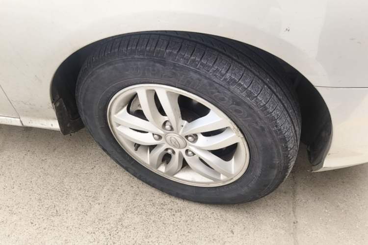 Used Hyundai Celesta 2011 1.6L Manual Luxury Model Right Front Wheel Hub