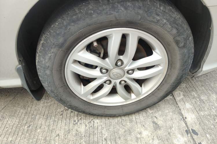 Used Hyundai Celesta 2011 1.6L Automatic Comfort Edition Right Front Wheel Hub