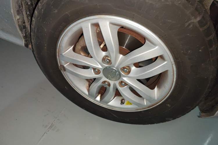 Used Hyundai Celesta 2011 1.6L Manual Luxury Model Right Front Wheel Hub