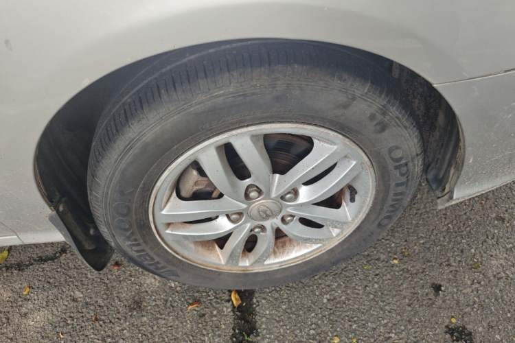 Used Hyundai Celesta 2011 1.6L Automatic Comfort Edition Right Front Wheel Hub