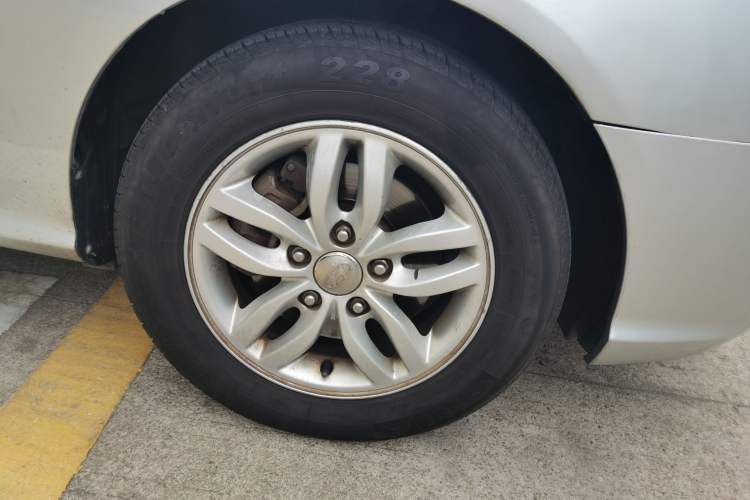 Used Hyundai Celesta 2011 1.6L Automatic Comfort Edition Right Front Wheel Hub
