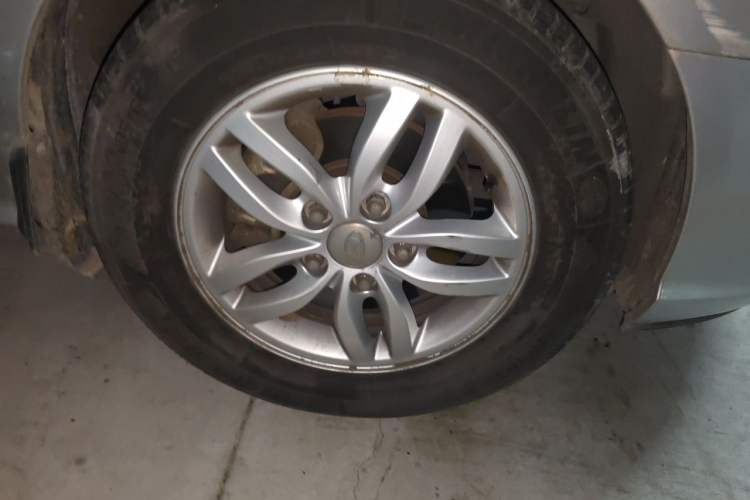 Used Hyundai Celesta 2011 1.6L Automatic Luxury Version Right Front Wheel Hub