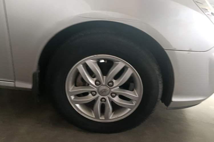 Used Hyundai Celesta 2011 1.6L Automatic Luxury Version Right Front Wheel Hub