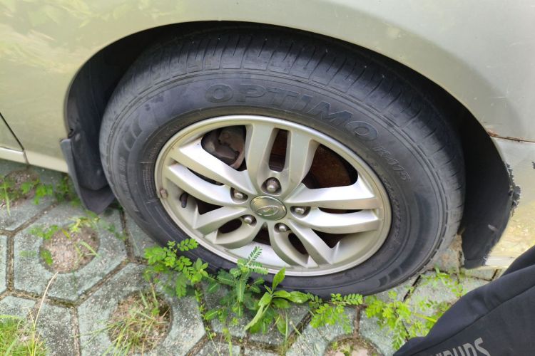 Used Hyundai Celesta 2011 1.6L Automatic Luxury Version Right Front Wheel Hub