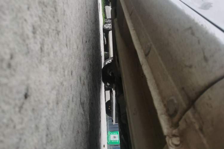 Used Hyundai Celesta 2011 1.6L Automatic Comfort Edition Right Side Sill