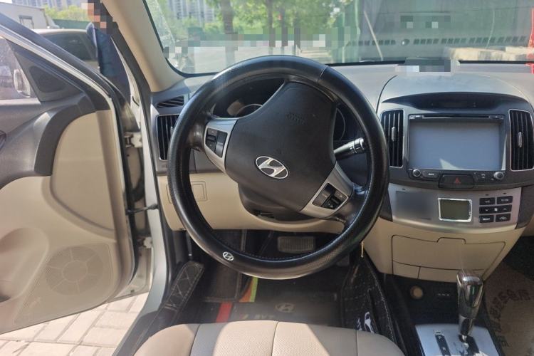 Used Hyundai Celesta 2011 1.6L Automatic Luxury Version Steering Wheel