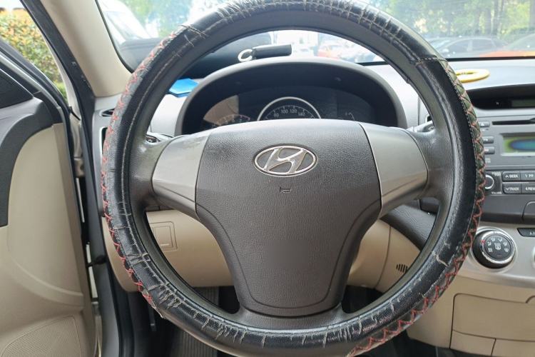 Used Hyundai Celesta 2011 1.6L Automatic Comfort Edition Steering Wheel