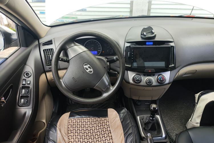 Used Hyundai Celesta 2011 1.6L Manual Luxury Model Steering Wheel