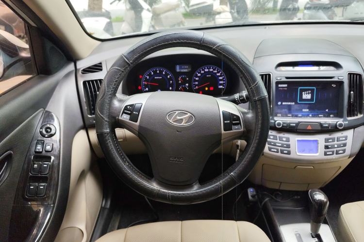 Used Hyundai Celesta 2011 1.6L Automatic Luxury Version Steering Wheel