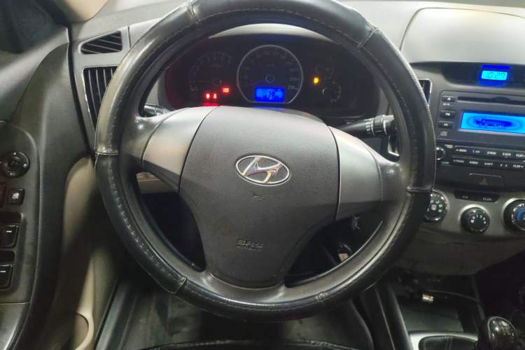 Used Hyundai Celesta 2011 1.6L Manual Luxury Model Steering Wheel
