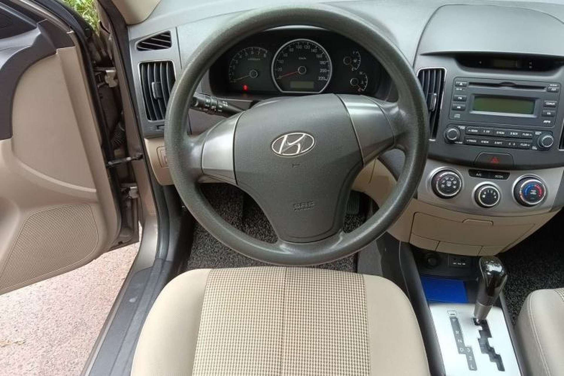 Used Hyundai Celesta 2011 1.6L Automatic Comfort Edition Steering Wheel
