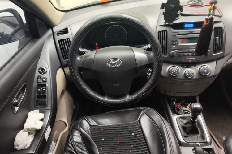 Used Hyundai Celesta 2011 1.6L Manual Luxury Model Steering Wheel