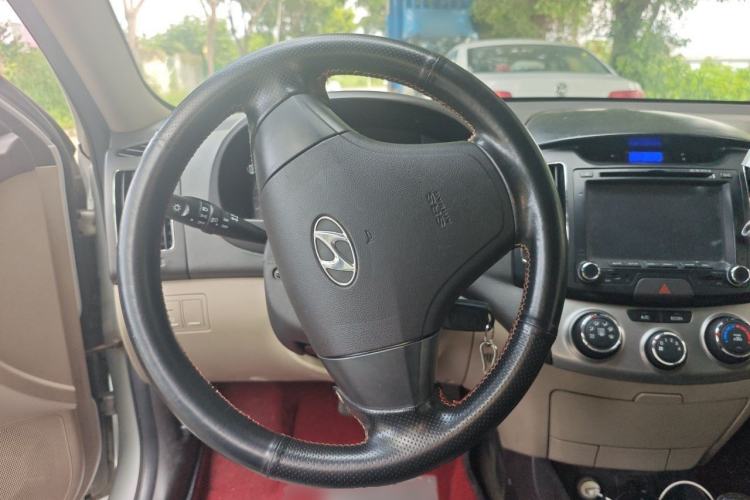 Used Hyundai Celesta 2011 1.6L Automatic Comfort Edition Steering Wheel
