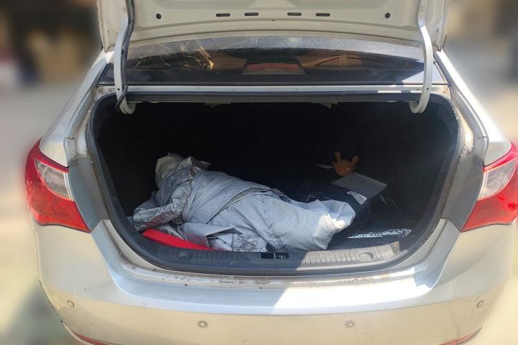 Used Hyundai Celesta 2011 1.6L Manual Comfort Edition Trunk