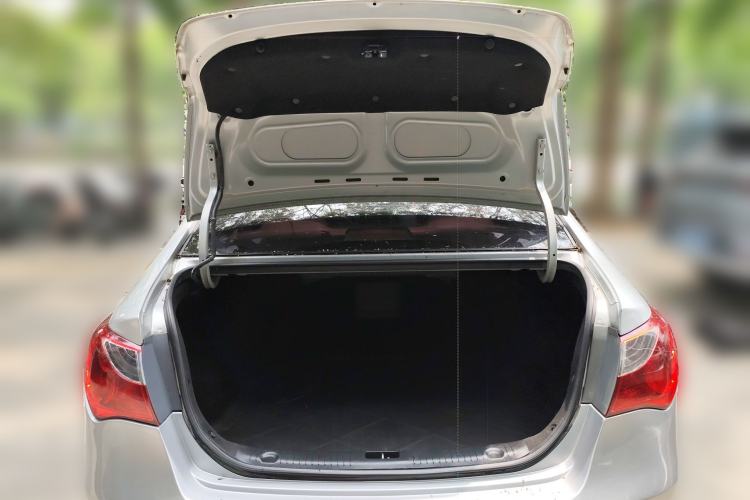 Used Hyundai Celesta 2011 1.6L Automatic Luxury Version Trunk