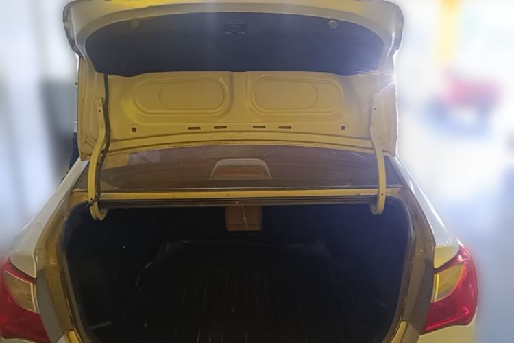 Used Hyundai Celesta 2011 1.6L Manual Luxury Model Trunk