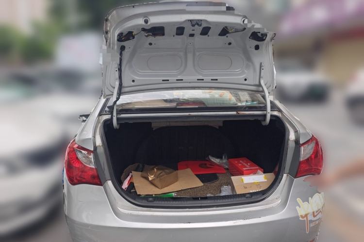 Used Hyundai Celesta 2011 1.6L Manual Comfort Edition Trunk