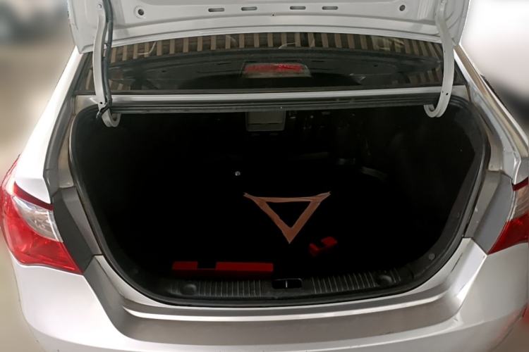 Used Hyundai Celesta 2011 1.6L Automatic Luxury Version Trunk