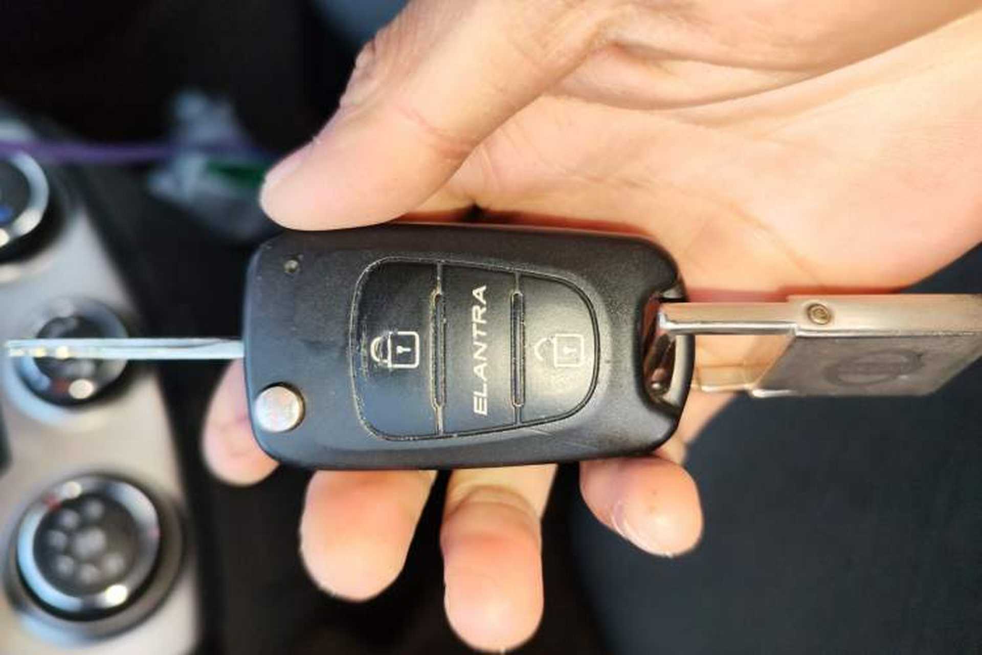 Used Hyundai Celesta 2011 1.6L Manual Comfort Edition Vehicle Key