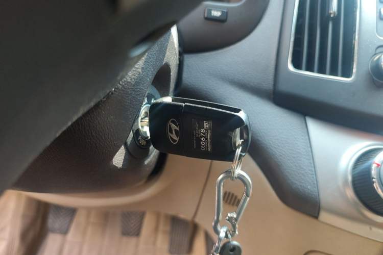Used Hyundai Celesta 2011 1.6L Manual Comfort Edition Vehicle Key