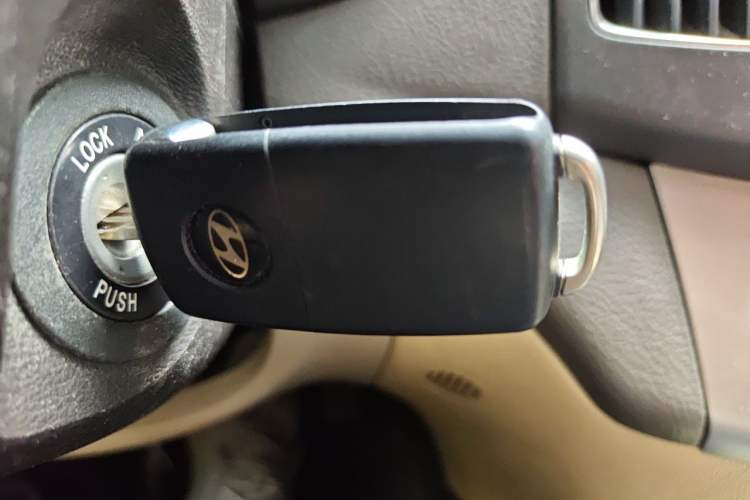 Used Hyundai Celesta 2011 1.6L Manual Comfort Edition Vehicle Key