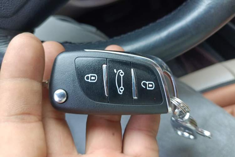 Used Hyundai Celesta 2011 1.6L Automatic Luxury Version Vehicle Key