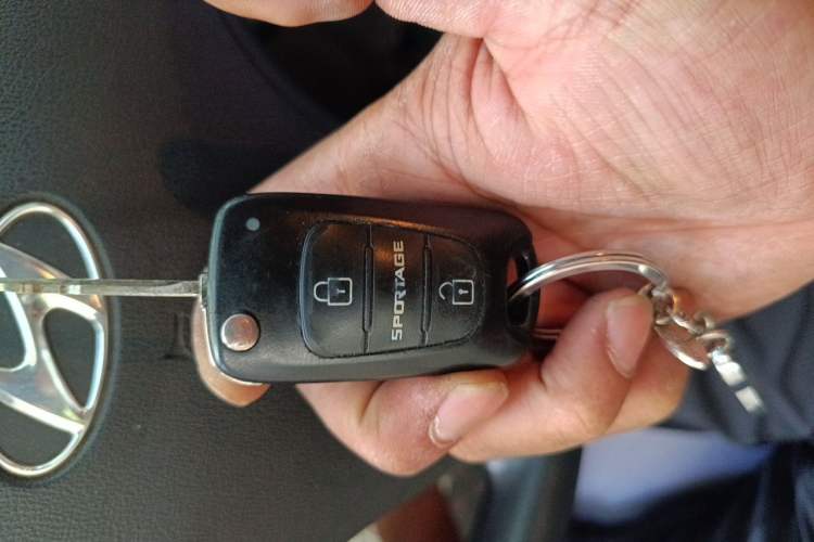 Used Hyundai Celesta 2011 1.6L Manual Comfort Edition Vehicle Key