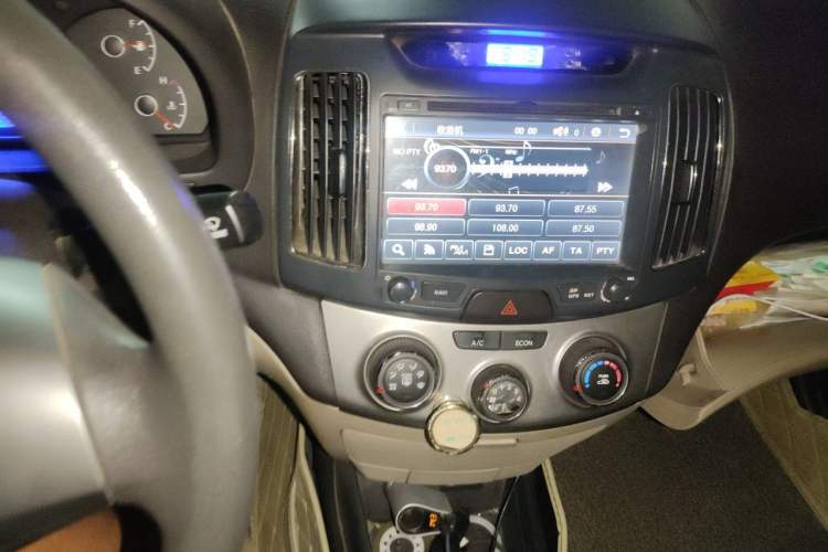 Used Hyundai Celesta 2011 1.6L Manual Comfort Edition Audio And AC Panel