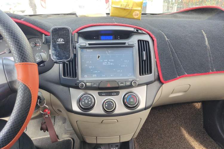 Used Hyundai Celesta 2011 1.6L Manual Luxury Model Audio And AC Panel
