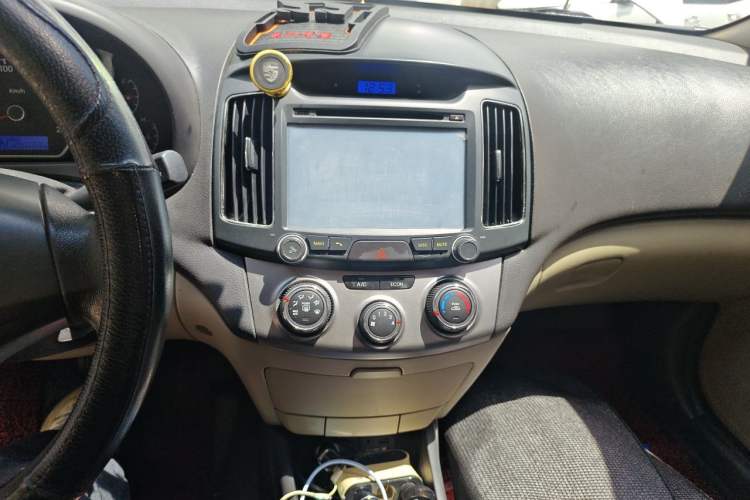 Used Hyundai Celesta 2011 1.6L Automatic Comfort Edition Audio And AC Panel