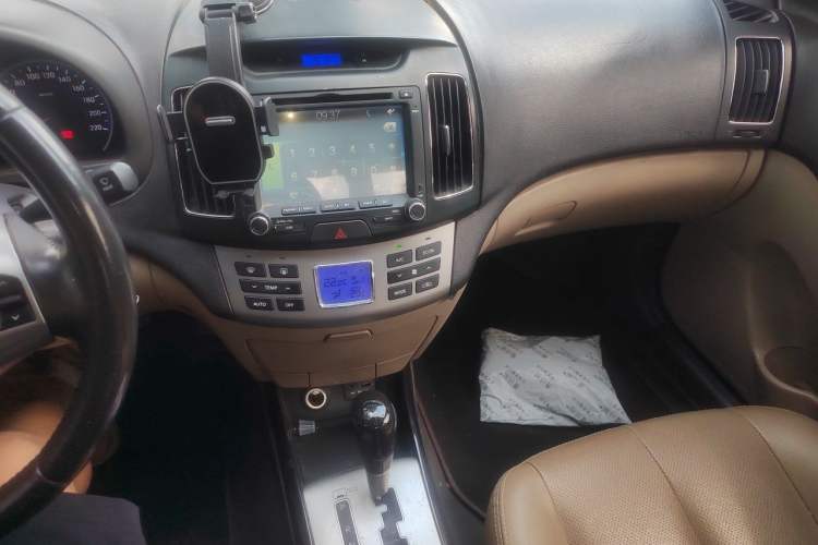 Used Hyundai Celesta 2011 1.6L Automatic Luxury Version Audio And AC Panel