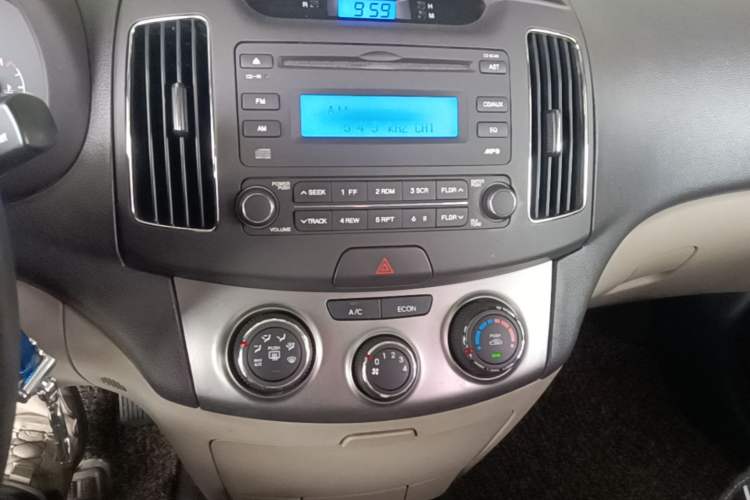 Used Hyundai Celesta 2011 1.6L Automatic Comfort Edition Audio And AC Panel