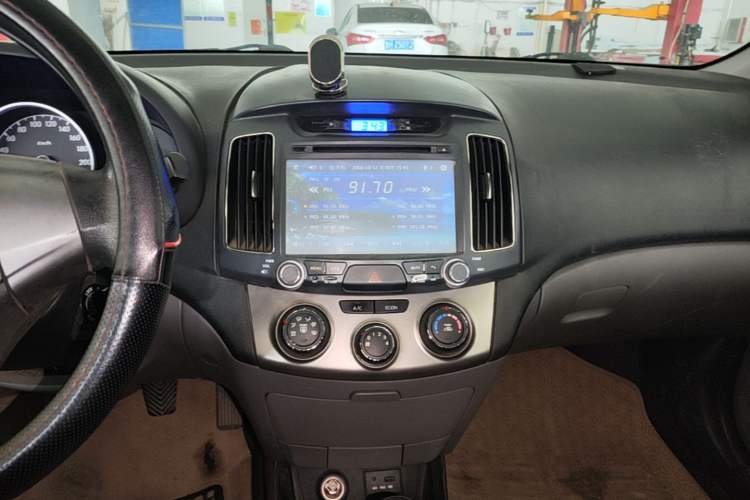 Used Hyundai Celesta 2011 1.6L Manual Comfort Edition Audio And AC Panel