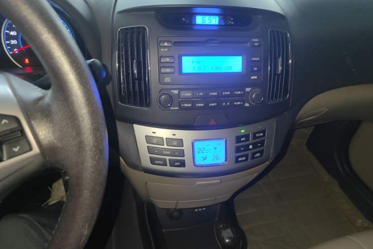 Used Hyundai Celesta 2011 1.6L Automatic Luxury Version Audio And AC Panel