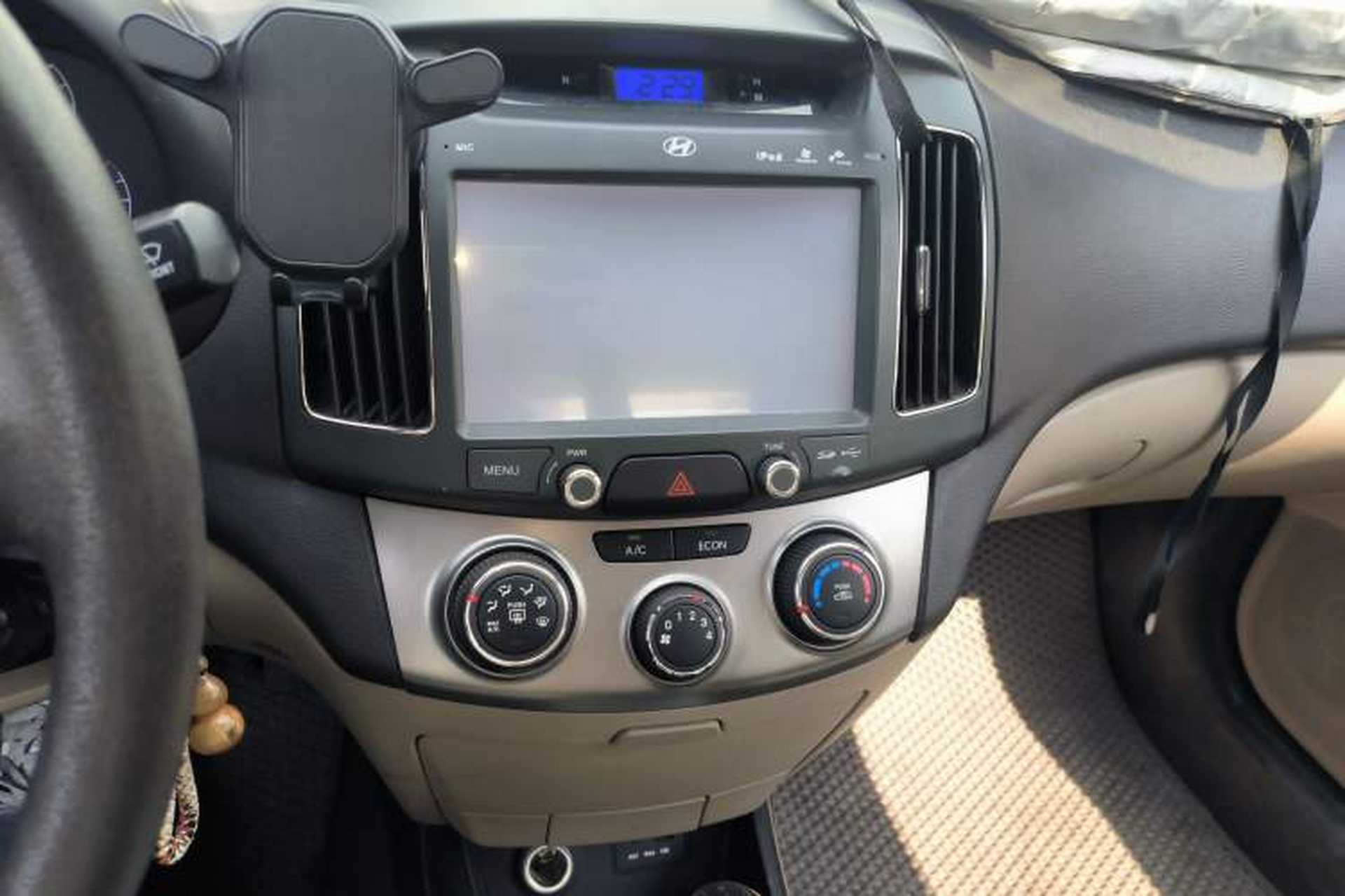 Used Hyundai Celesta 2011 1.6L Automatic Comfort Edition Audio And AC Panel