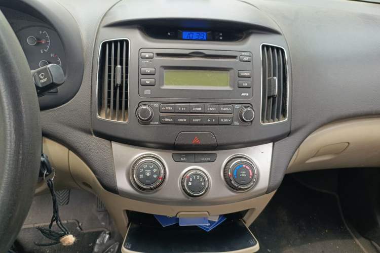Used Hyundai Celesta 2011 1.6L Manual Comfort Edition Audio And AC Panel
